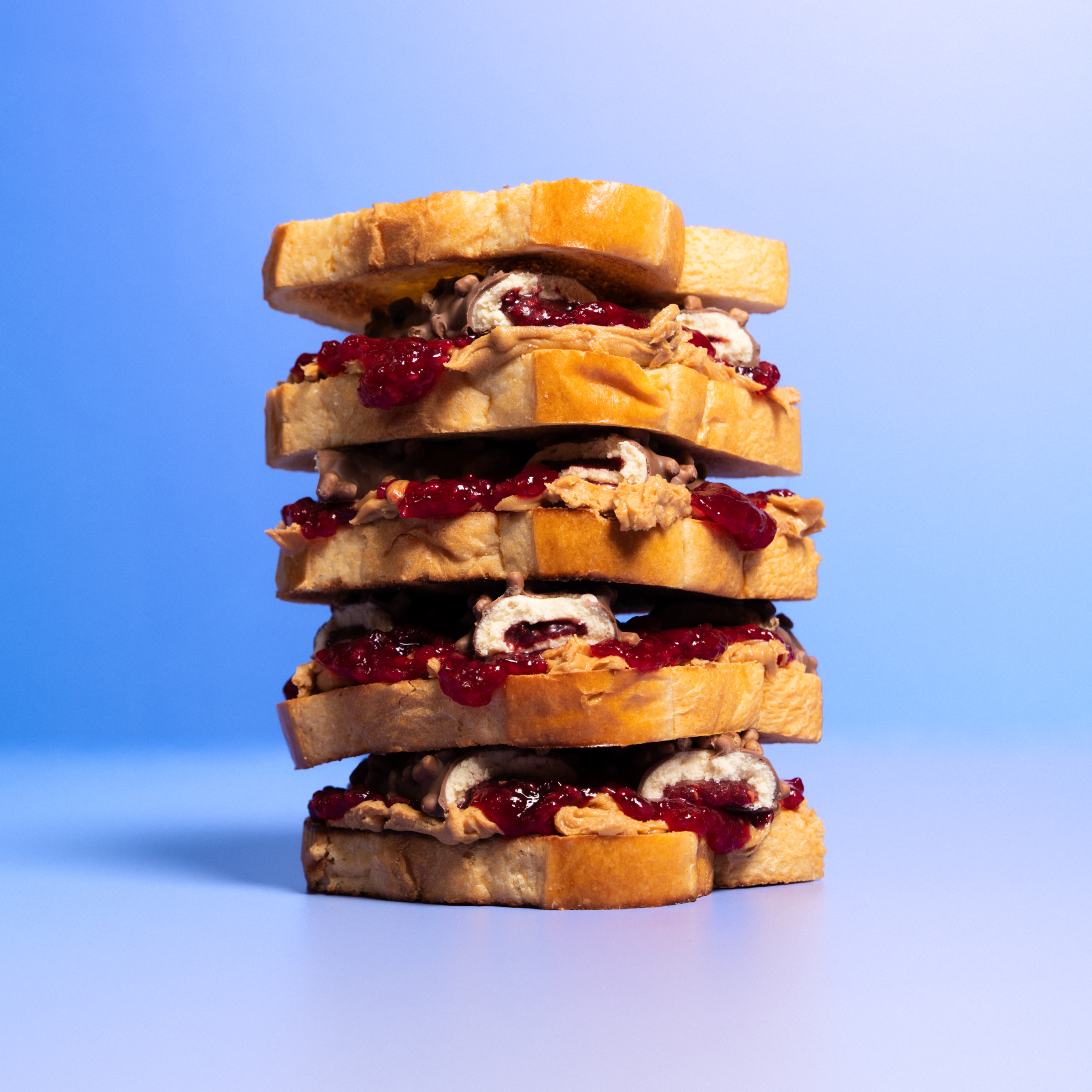 Barebells Peanut Butter Jelly - lifestyle